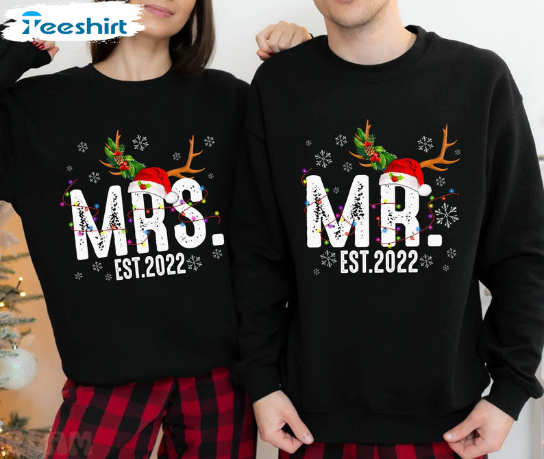 Mr And Mrs Est 2022 Christmas Shirt - Couples Christmas Unisex Hoodie Crewneck