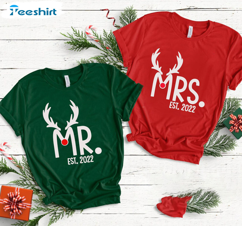 Mr And Mrs Est 2022 Christmas Shirt - Xmas Deer Crewneck Unisex T-shirt