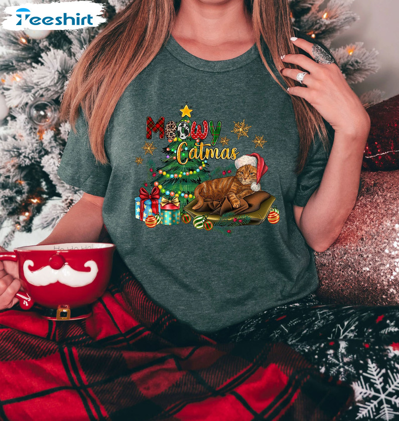 Meowy Catmas Trendy Shirt, Christmas Matching Short Sleeve Unisex T-shirt