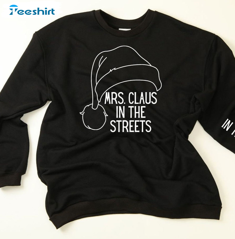 Mrs. Claus In The Streets Sweater, Christmas Santa Hat Unisex Hoodie