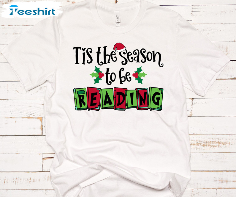 Tis The Season To Be Reading Shirt, Christmas Teacher Unisex T-shirt Crewneck