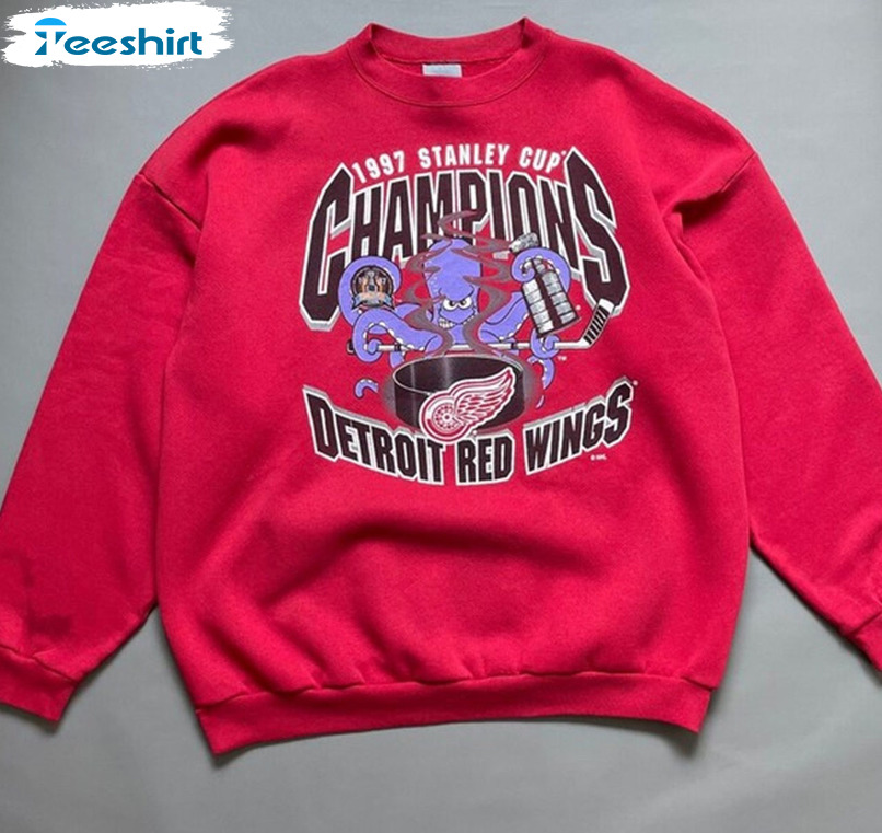 1983 Thrashed and Beat Up Detroit Red Wings Sweatshirt – Red