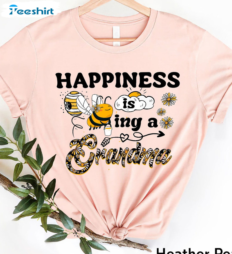 Happiness Is Being A Great Grandma Shirt, Grandma Daisy Short Sleeve Crewneck