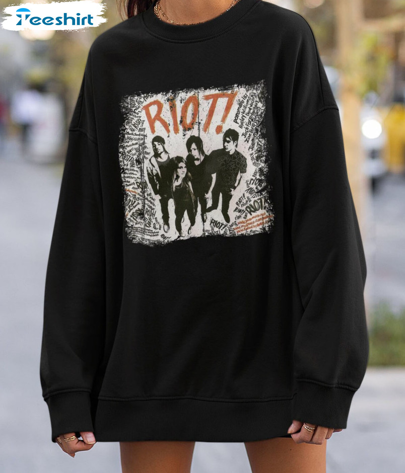 Vintage Paramore Sweatshirt, Riot Funny Long Sleeve Unisex T-shirt