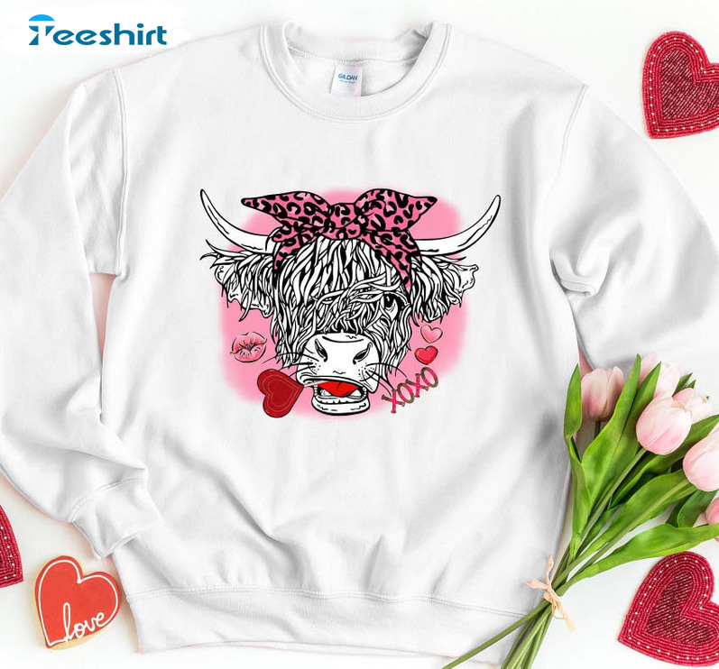 Cute Cow Valentine Shirt, Xoxo Cow Valentine Day Long Sleeve Crewneck