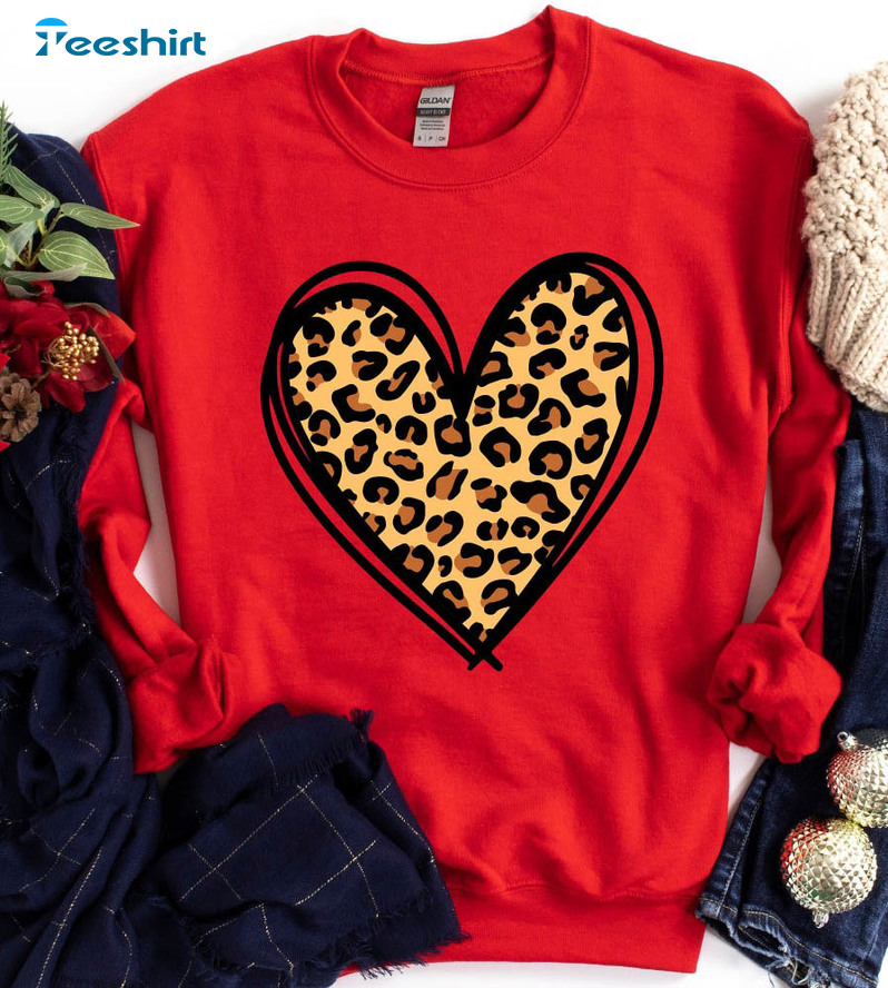 Valentine's Day Heart Leopard Shirt, Cute Valentine Short Sleeve Crewneck