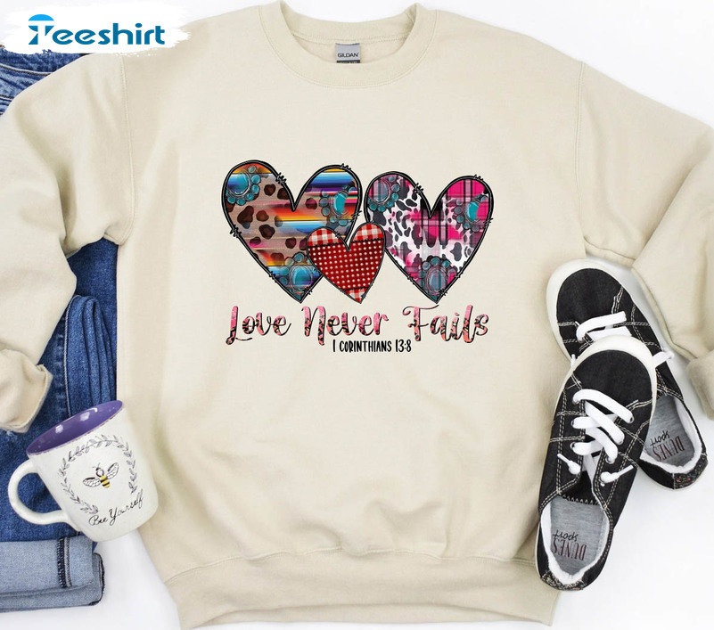 Love Never Fails Sweatshirt, Buffalo Plaid Hearts Short Sleeve Crewneck