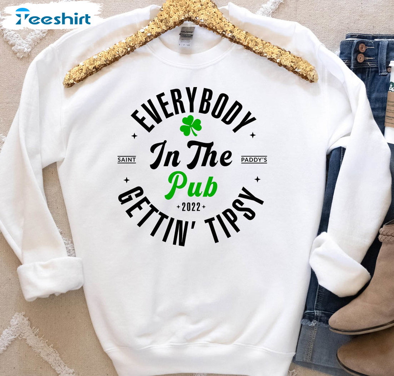 Everybody In The Pub Getting Tipsy Sweatshirt, Funny St Patricks Day Unisex T-shirt Short Sleeve