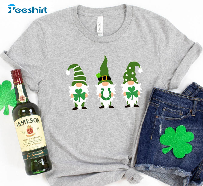 Vintage St Patricks Day Shirt, Shamrock Gnome Short Sleeve Unisex T-shirt